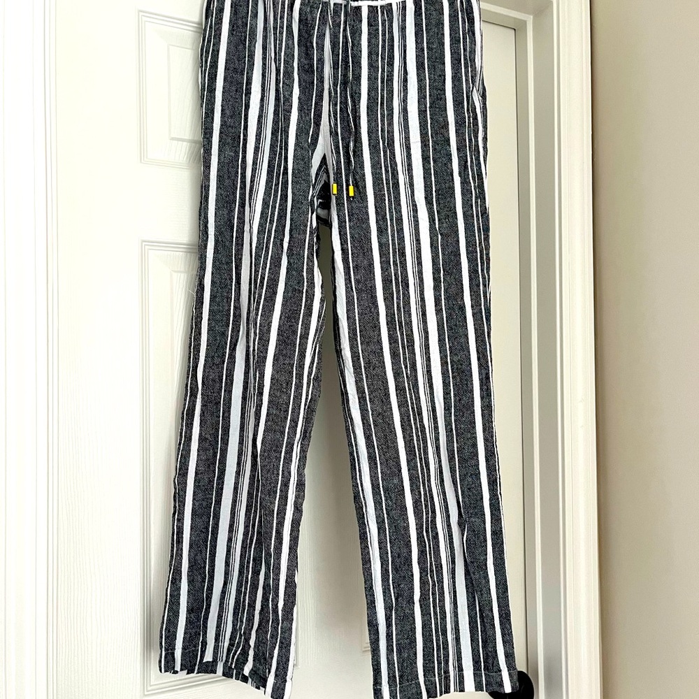 Ellen Tracy Linen M pants. Charcoal and white stripes.